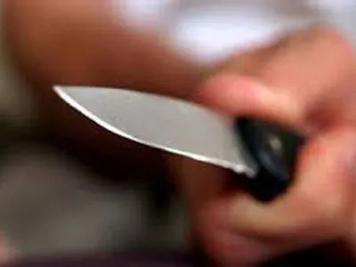 На Харківщині донька нанесла ножові поранення батьку