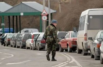 На границе с Польшей в очередях застряли более 1,1 тыс. автомобилей - ГПСУ