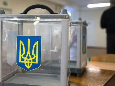 Недостаток кабинок и урн для голосования зафиксировали на УИК в Днепропетровской области