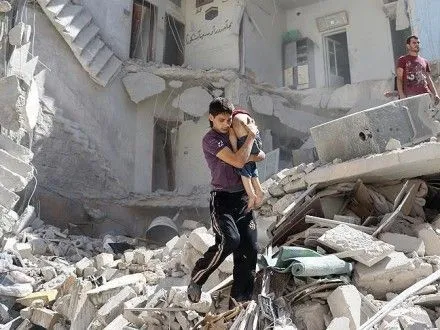 В одном из домов Алеппо под обстрелом находится более 100 детей