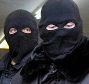 В Ровенской области лица в масках пытались похитить деньги из банкомата