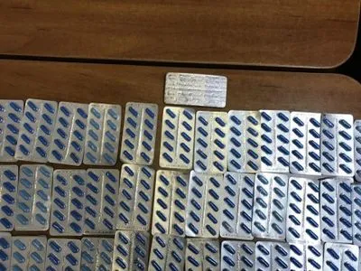 Иностранца, который перевозил контрабанду таблеток, задержали в аэропорту Запорожья