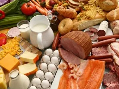 Около 65% украинцев за последние два года стали употреблять пищу худшего качества - опрос