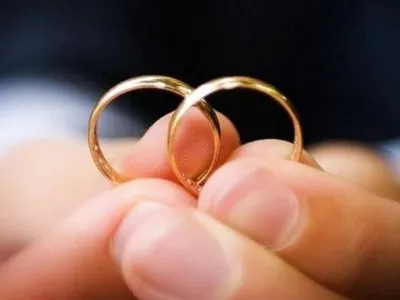 Услугой "брак за сутки" воспользовались уже более 3 тыс. пар - Минюст