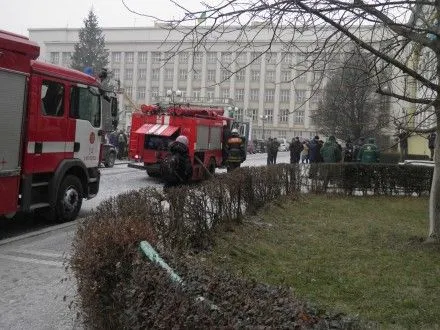 Рятувальники загасили пожежу в будівлі профспілок в Ужгороді