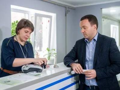 В Центрах коммунального сервиса Киева начали работу терминалы моментальной оплаты