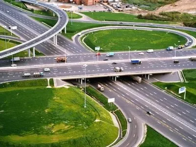 П.Порошенко: на будівництво доріг буде виділено додаткових 15-20 млрд грн у 2017 році