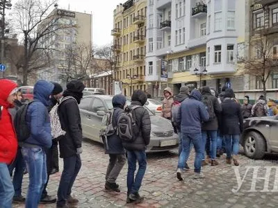 Студенты киевских вузов перекрыли движение транспорта на ул. М.Грушевского