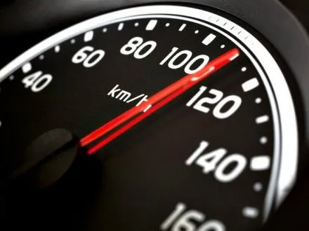 Информационное табло контроля скорости установили в Киеве