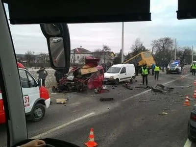 Лекговой автомобиль и маршрутка с пассажирами столкнулись во Львовской области