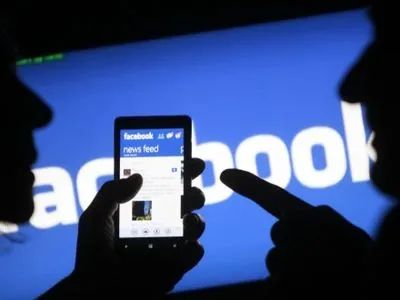 Facebook начнет борьбу с ложными новостями