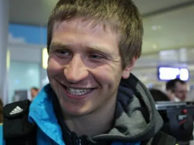 С.Семенов финишировал седьмым в спринте на третьем этапе Кубка мира по биатлону