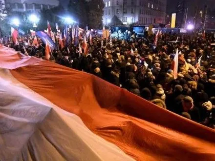 Поліція відтіснила демонстрантів від будівлі польського Сейму