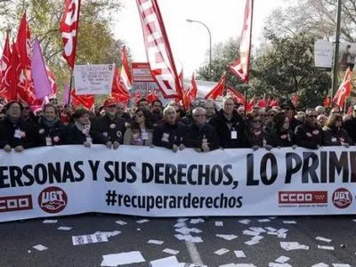 В Іспанії десятки тисяч людей протестують проти політики економії