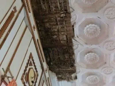 ОПОРА: в Херсонской области в одной из УИК обвалился потолок, а отопление осуществляется печкой
