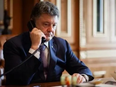 П.Порошенко зателефонував до звільненого "кіборга" Т.Колодія та його матері
