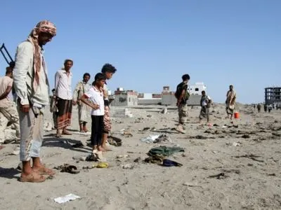 Смертник подорвал себя рядом с группой военных в Йемене, около 50 человек погибли