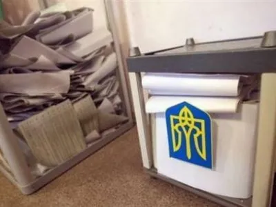 Выборы в Винницкой области: не вовремя опломбированы ящики и неснятая агитация