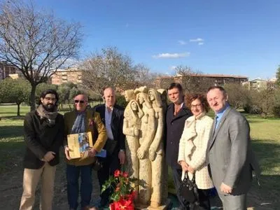 Пам’ятник жертвам Голодомору в Україні встановили на італійському острові Сардинія