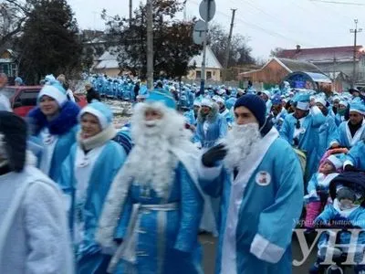 Майже сімсот "святих Миколаїв" взяли участь у грандіозному параді на Одещині