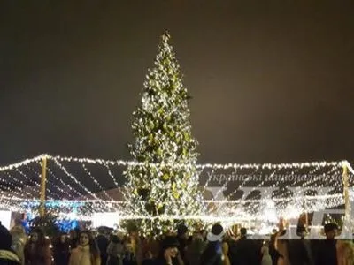 Святой Николай с семьей Президента зажгли главную елку Украины