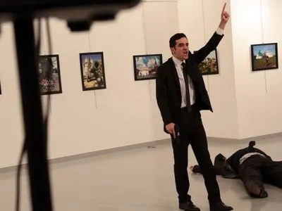 ЗМІ: три людини постраждали в результаті стрілянини на російській виставці в Анкарі