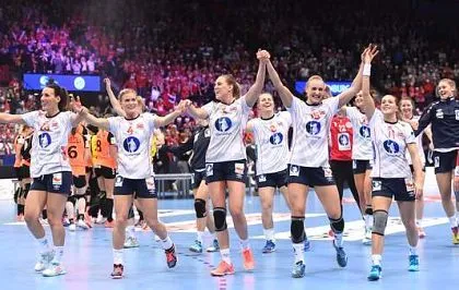 Женская сборная Норвегии по гандболу в седьмой раз победила на чемпионате Европы