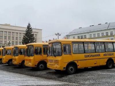 За счет экономии на тендерах Закарпатская область приобрела три дополнительных школьных автобуса