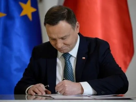 Президент Польши подписал закон о снижении пенсионного возраста