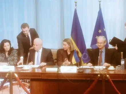 Україна у Брюсселі підписала угоди щодо прикордонної співпраці і реформи держслужби