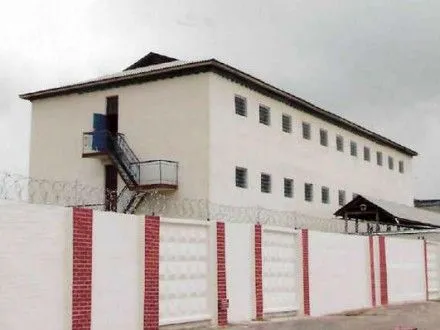 У виправній колонії на Хмельниччині в’язні масово поранили себе в знак протесту