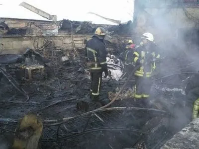 Спасатели потушили пожар на территории кожзавода в Харькове