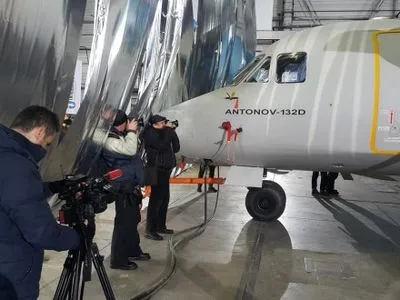 Президент представив новий літак Ан-132