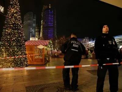 Поліція обшукала гуртожиток для біженців після нападу в Берліні