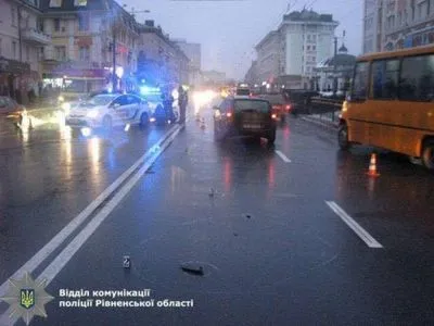 В центре Ровно легковушка насмерть сбила женщину
