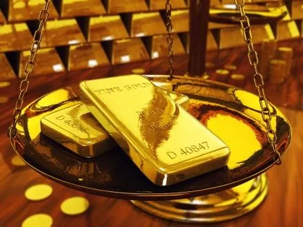 Мировые цены на золото скорректировались