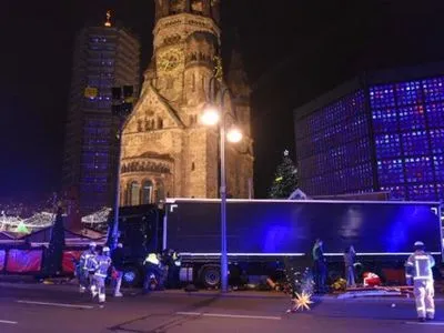 Число загиблих в результаті наїзду вантажівки на натовп у Берліні зросло до 12 осіб
