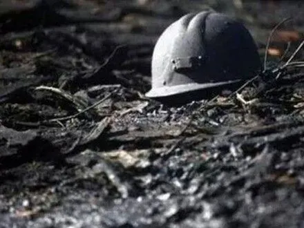 Сімох гірників заблокувало в шахті на Донеччині через обвал