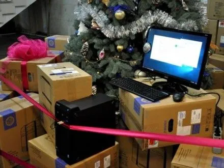 Школам Житомирской области передали более 800 компьютеров