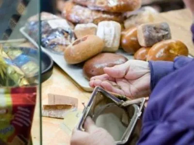 На еду украинцы тратят почти половину своего бюджета