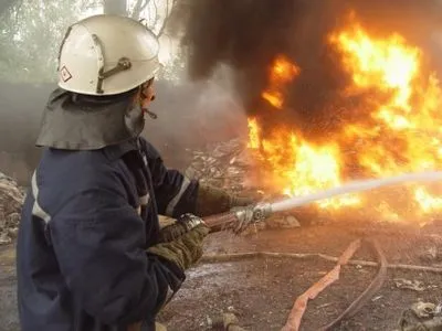 Произошел пожар в Киеве на территории завода "им. И. Лепсе"