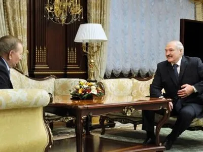 Президент Білорусі та Л.Кучма обговорили роботу Тристоронньої контактної групи