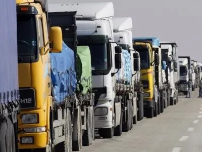 СММ ОБСЄ: пішоходи, тентовані вантажівки та легковики перетинають кордон з Росією в обох напрямках