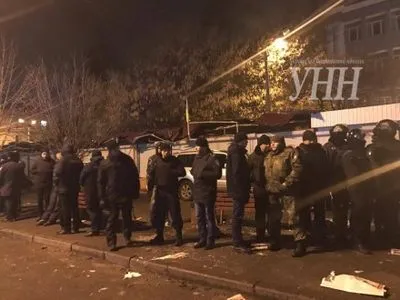 После столкновений во время демонтажа МАФов в Киеве двух полицейских забрала "скорая" - нардеп