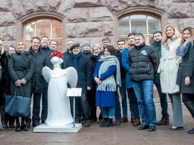 Скульптура Янгола Гостинності з’явилася у Києві