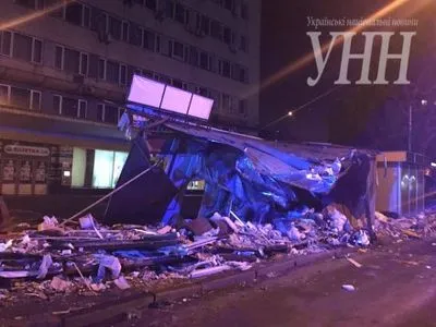 Неизвестные в Киеве начали демонтировать МАФы