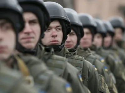 Около 70 тыс. военных в этом году заключили контракт на службу в украинской армии