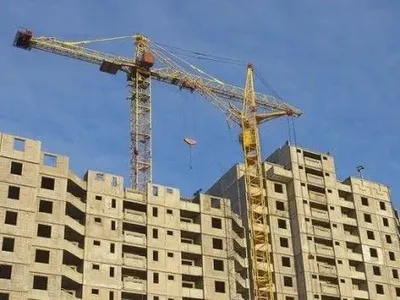 Трое строителей сорвались с высоты 70-м в Киеве