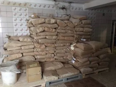 Киевлянин организовал производство фальсифицированной пищевой продукции в Харькове