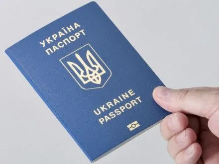 krimchani-otrimali-mayzhe-53-tis-zakordonnikh-pasportiv-na-materikoviy-ukrayini